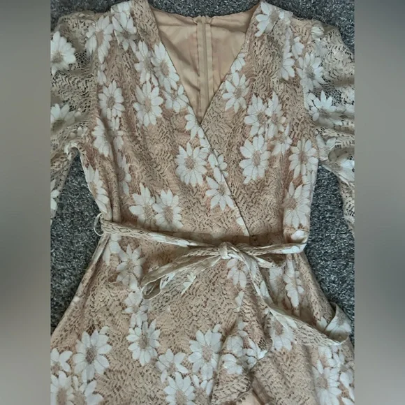 CUPSHE NWT Peach/Cream Floral Lace Faux Wrap size Large - Picture 6 of 11